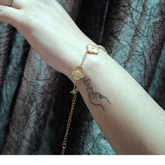Gold two-sided bracelet with modern dual look