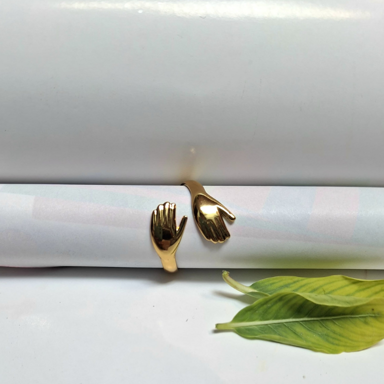 Hug-style ring expressing love and affection