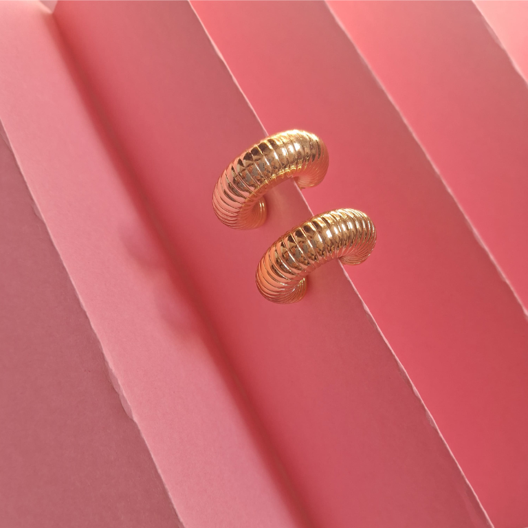 Anti-tarnish golden hoop earrings for everyday shine