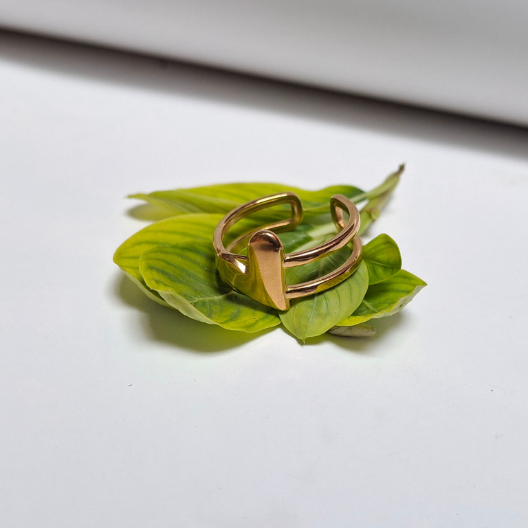 Cute love heart ring for romantic gestures