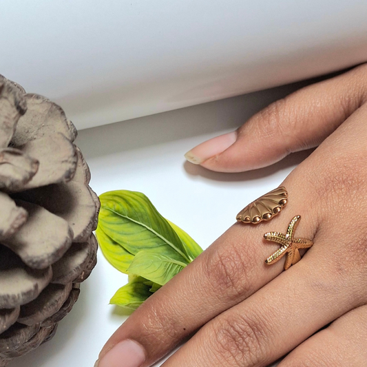 Starfish and seashell design ring for beach-inspired look