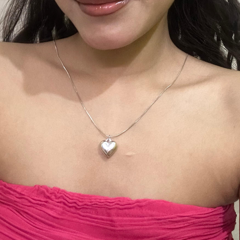 Heart drop pendant necklace for a delicate romantic look