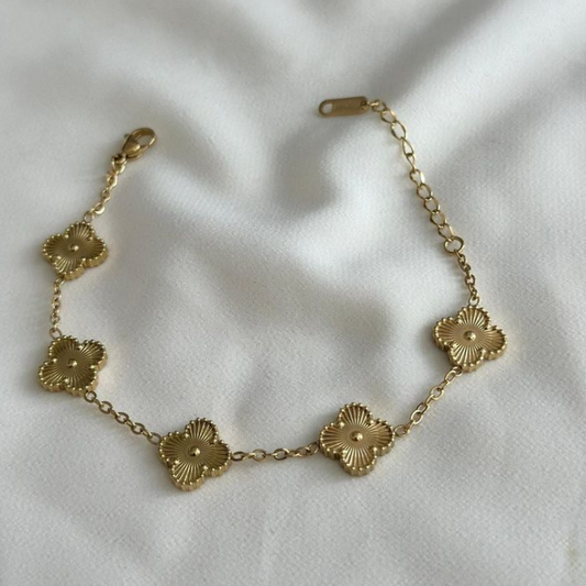 Gold two-sided bracelet with modern dual look