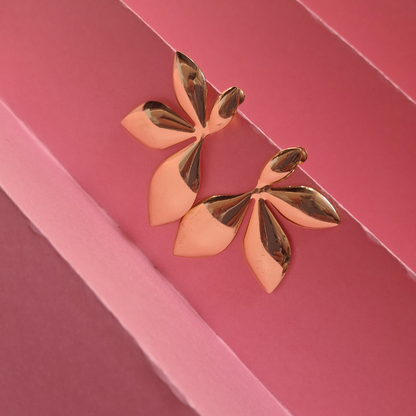 Leaf-shaped gold metal earrings with nature-inspired elegance