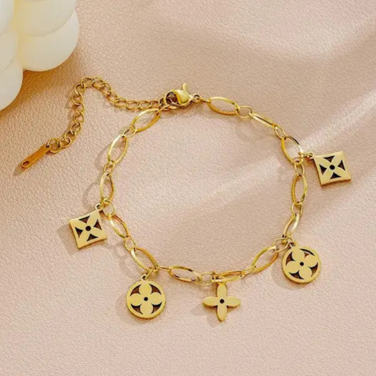 Flower and LV paperclip charm bracelet for trendy fashion