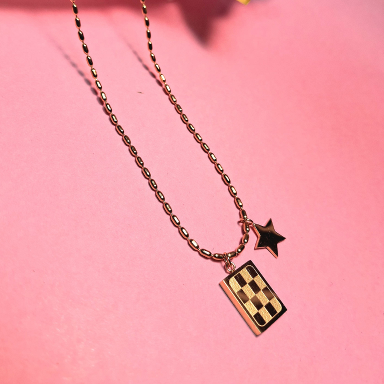 Square-shaped dainty star necklace for soft glam look