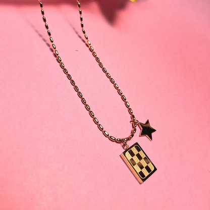 Square-shaped dainty star necklace for soft glam look