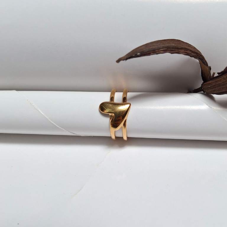 Cute love heart ring for romantic gestures