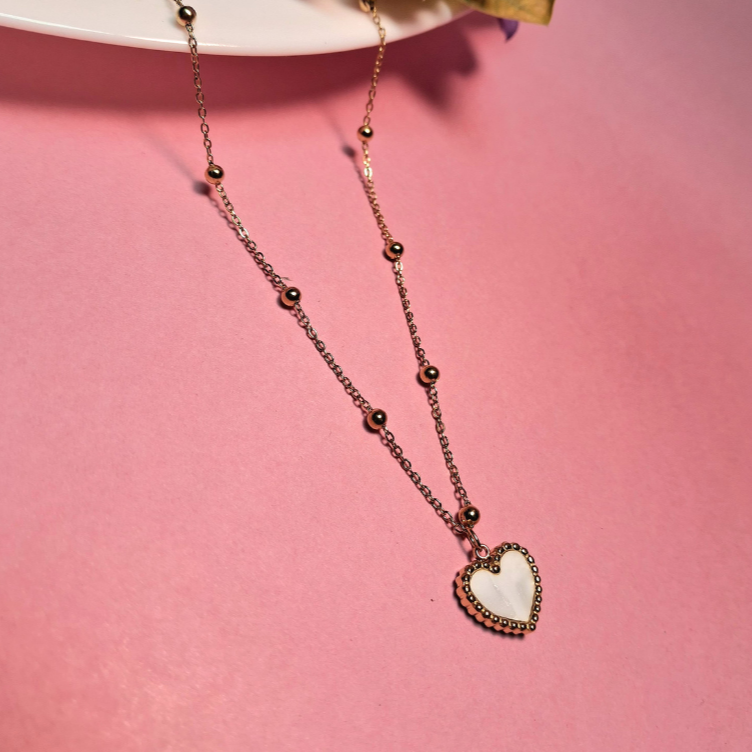 Two-sided heart necklace for romantic and versatile styling