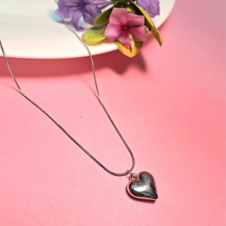 Heart drop pendant necklace for a delicate romantic look