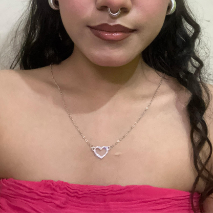 Dainty heart pendant necklace for delicate romantic style
