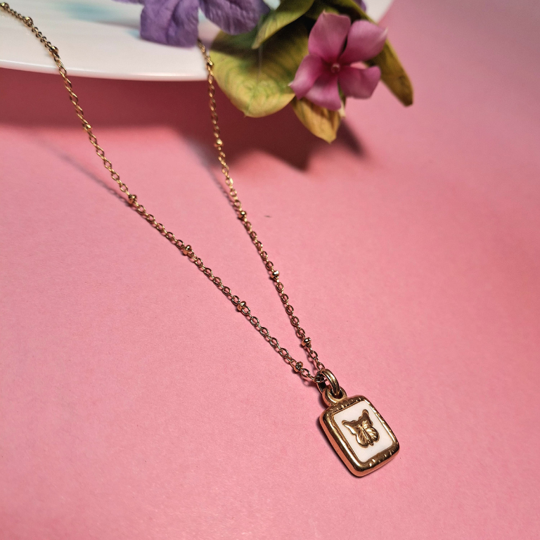 Simple butterfly pendant necklace for elegant look